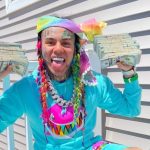 tekashi 6ix9ine dona miles de dolares a familias necesitadas por que las redes sociales exigen mas ayuda